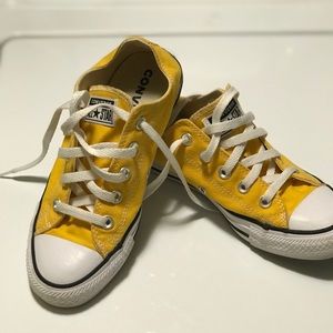 Dark Yellow Size 6 Women’s Low Top Converse